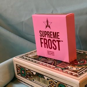 Jeffery Star Supreme Frost Snow Globe Highlighter.